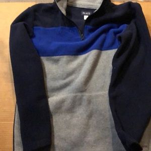 The Children’s place pullover no hoodie… blue and grey. I’m great condition.